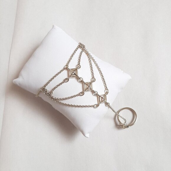 French Connection Gold Tone Finger Ring Hand Chain Bracelet | Ring Size 7 - Picture 1 of 6